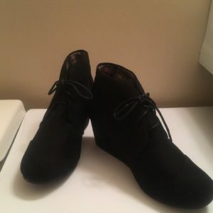 Black Suede Lace-Up Booties Sz 9